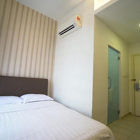 Crystal Garden Hotel Seri Kembangan Buitenkant foto