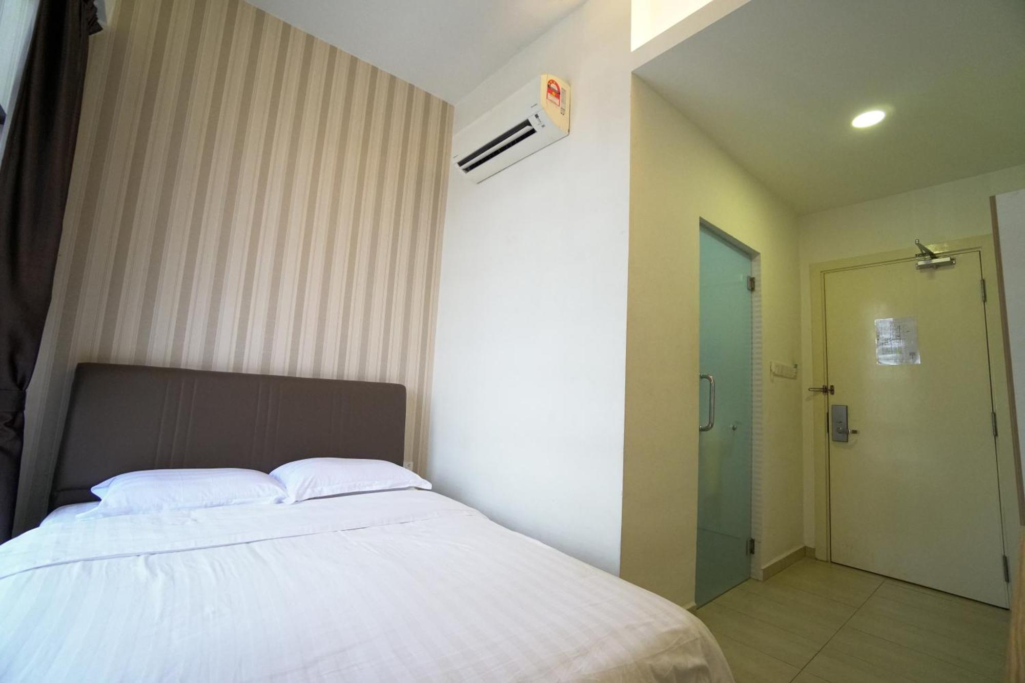 Crystal Garden Hotel Seri Kembangan Buitenkant foto